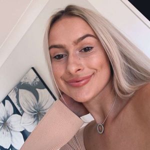 Meet your Posher, Ella